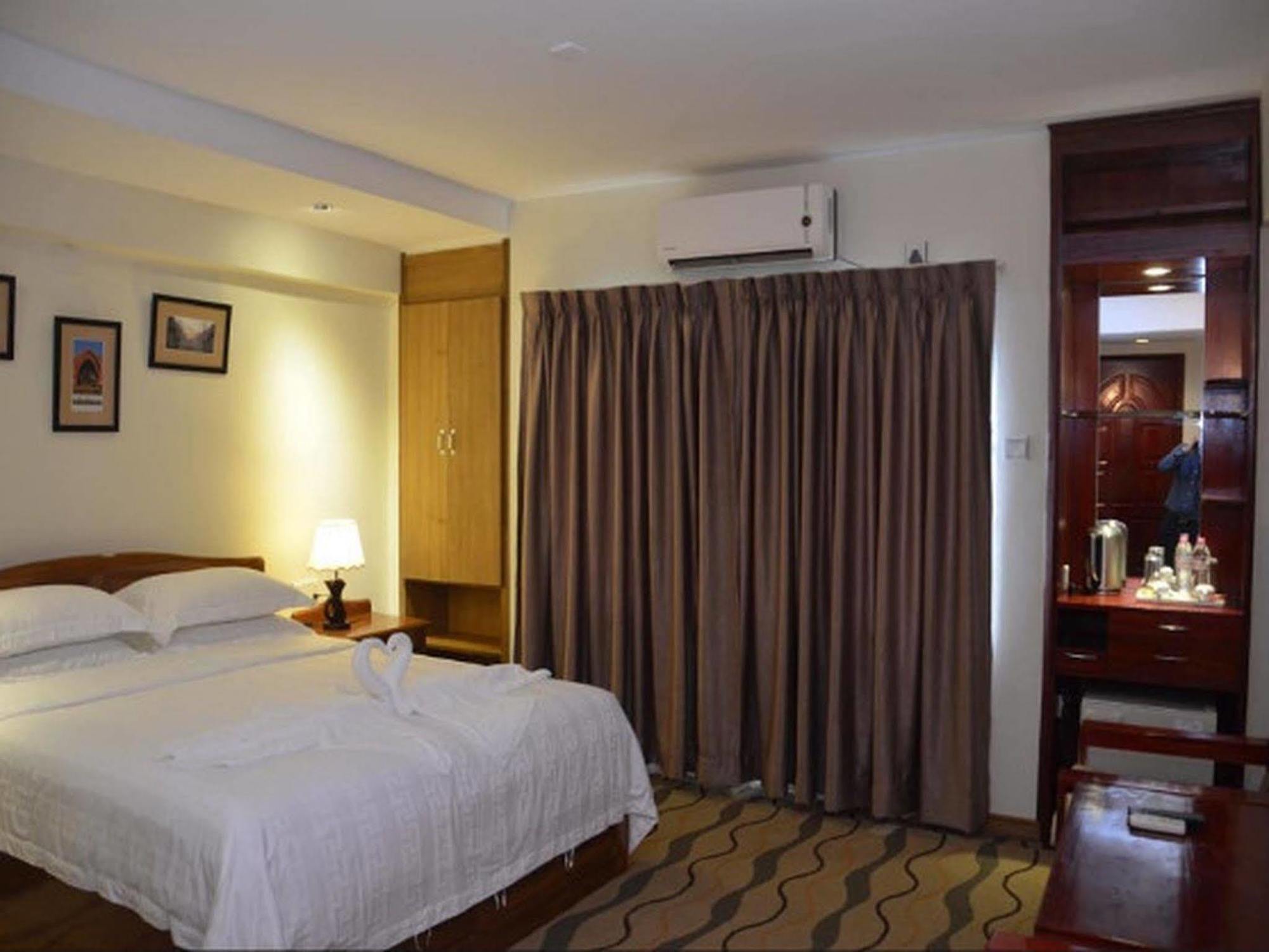City Star Hotel Yangon Exteriör bild